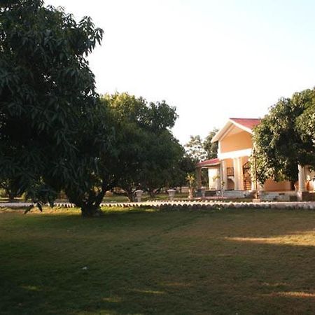 Nadiya Parao Garjia Buitenkant foto