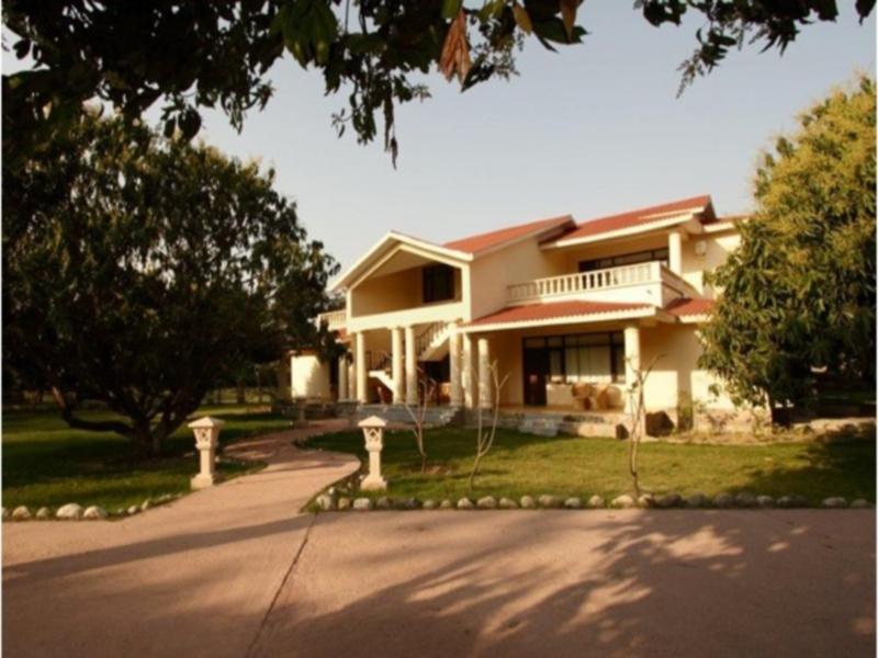 Nadiya Parao Garjia Buitenkant foto
