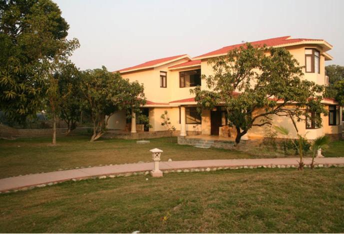 Nadiya Parao Garjia Buitenkant foto