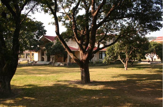 Nadiya Parao Garjia Buitenkant foto