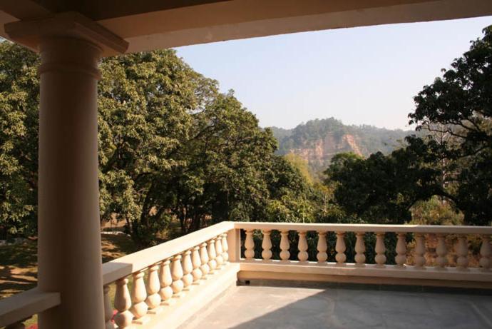 Nadiya Parao Garjia Buitenkant foto